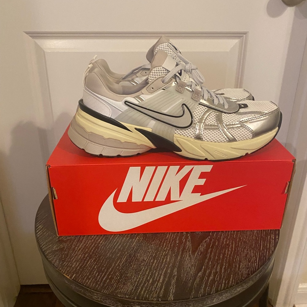 Nike women’s V2K Run white/metallic/silver